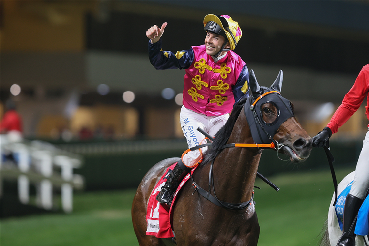 THE AUSPICIOUS winning the SATURN HANDICAP