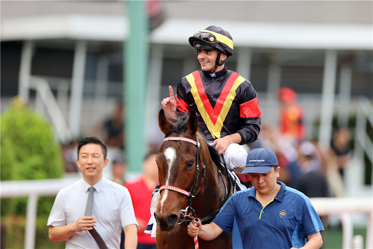 Jockey : ANDREA ATZENI