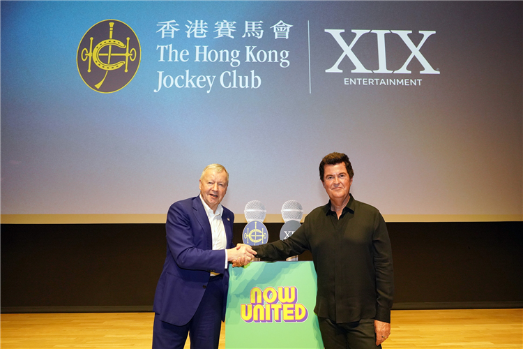 Winfried Engelbrecht-Bresges, CEO of The Hong Kong Jockey Club (left) and Simon Fuller, Founder of XIX Entertainment (right) officiate at the launch ceremony.