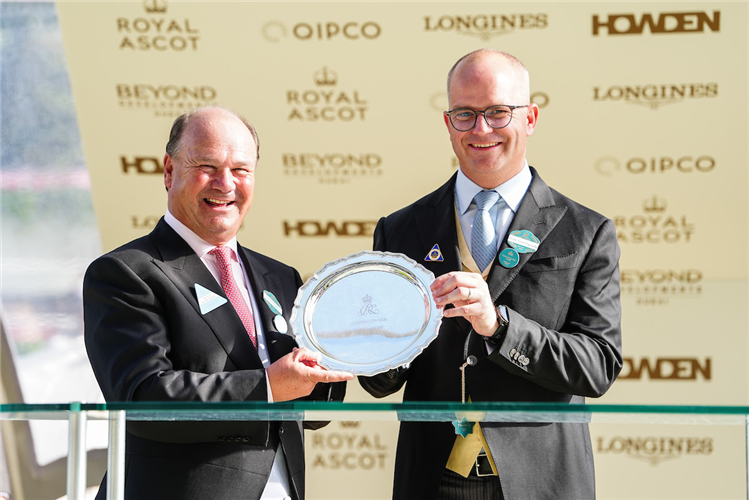 MV Magnier presented with the trophy by Michael Halford