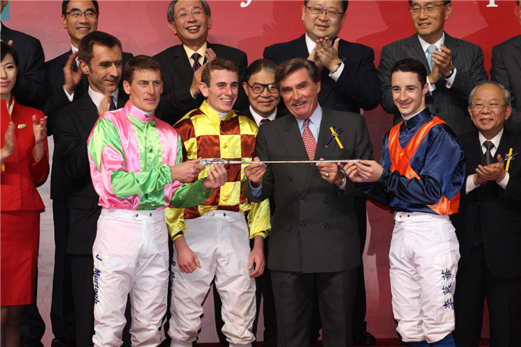Christophe Lemaire (right) is crowned joint-winner of the 2009 IJC