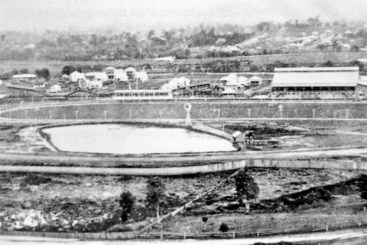 Albion Park's first phase with a half mile track and south-east facing stands.