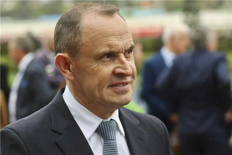 Trainer : CHRIS WALLER