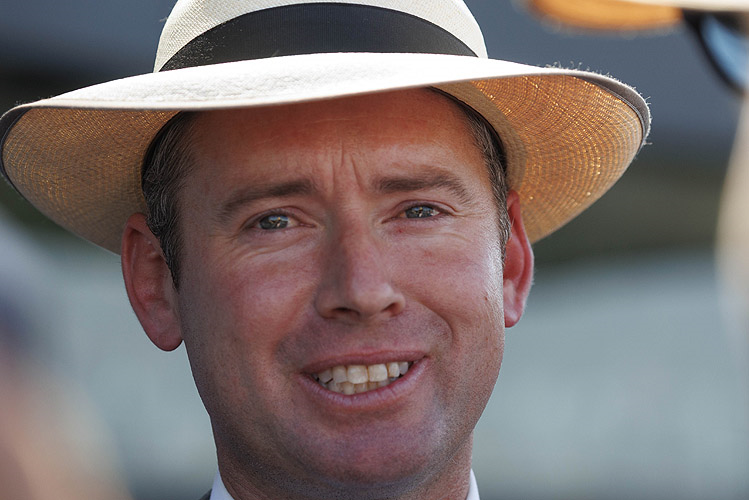 Trainer : ADRIAN BOTT.