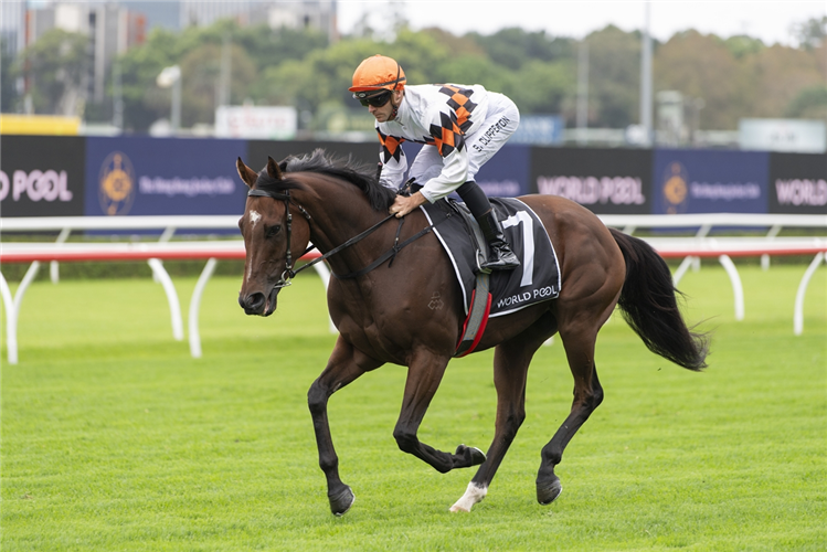 AUTUMN BREAK winning the HKJC WORLD POOL CARBINE CLUB STAKES at Randwick in Australia.