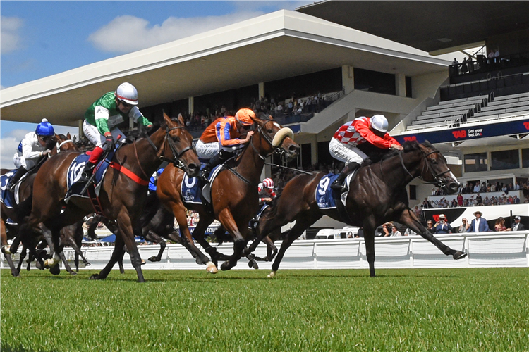 CONFESARA (outside) winning the WINDSOR PARK STUD 3YO TROPHY