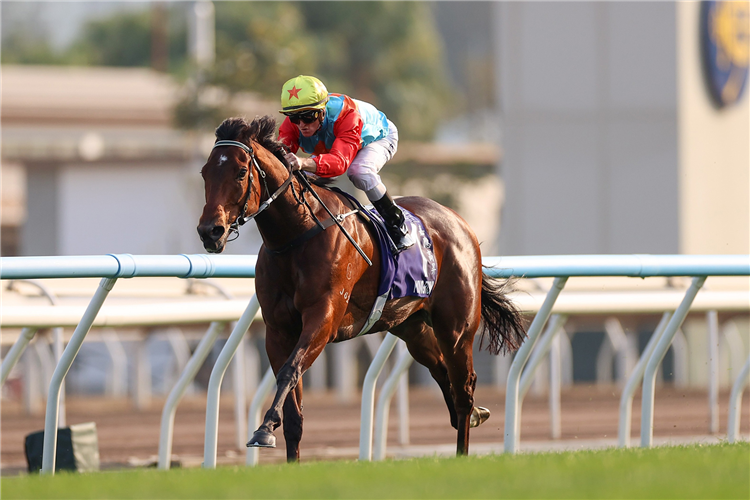 KA YING RISING winning the THE QUEEN'S SILVER JUBILEE CUP