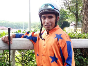 Mohd Firdaus proudly dons his new colours (Mark Walker's main supporter Te Akau Stable) at the barrier trials on Tuesday