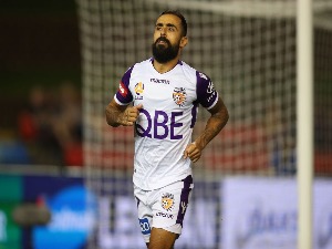 DIEGO CASTRO of the Glory celebrates a goal during the A-League match between the Newcastle Jets and the Perth Glory at McDonald Jones Stadium in Newcastle, Australia.