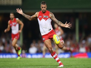 LANCE FRANKLIN of the Swans kicks during the AFL match between the Sydney Swans and the Greater Western Sydney Giants at SCG in Sydney, Australia.