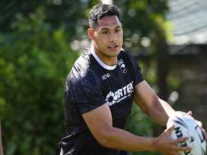 ROGER TUIVASA-SHECK of the Kiwis passes during a New Zealand Kiwis Rugby League World Cup Training Session at the Warriors training Grounds in Auckland, New Zealand.