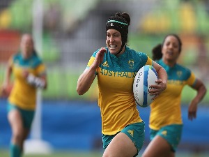 SHARNI WILLIAMS of Australia carries the ball during the Women's rugby match against the United States on Rio 2016 Olympic Games at Deodoro Stadium in Rio de Janeiro, Brazil.