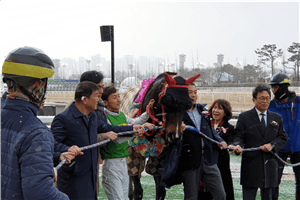 Dia Road Dethrones Silver Wolf In Donga Ilbo Cup