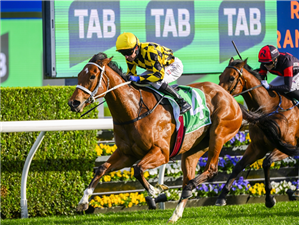 「秋日光辉」胜出埃普索姆让赛