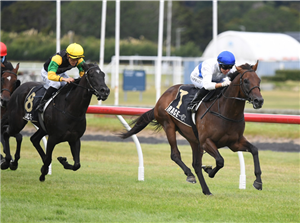 SAVAGLEE winning the TOP KAT ROOFING LEVIN CLASSIC