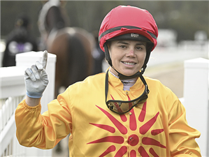 Jockey : WINONA COSTIN