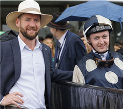 练马师席亚伦&middot;马赫与骑师亚当&middot;法拉格