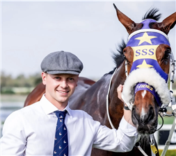 Trainer : DEAN SMITH