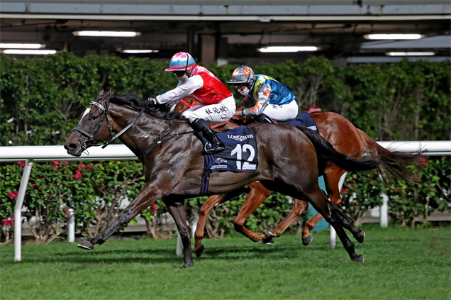 杜苑欣策騎「人和家興」勝出