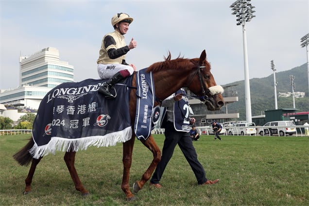 莫艾誠勝出一級賽浪琴香港瓶後凱旋歸來