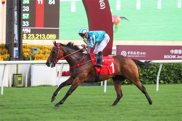 「浪漫勇士」在麥道朗胯下拋開對手直奔終點