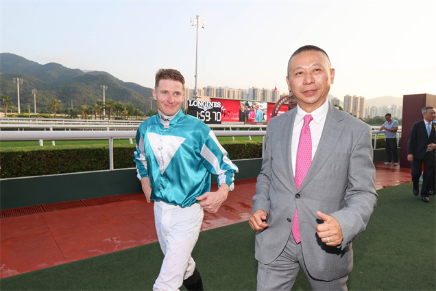 沈集成與麥道朗勝出中銀香港馬會盃後返回過磅室