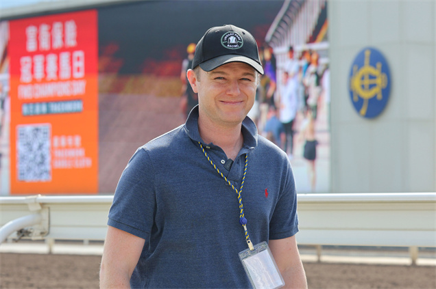 比安希斯在沙田馬場督操