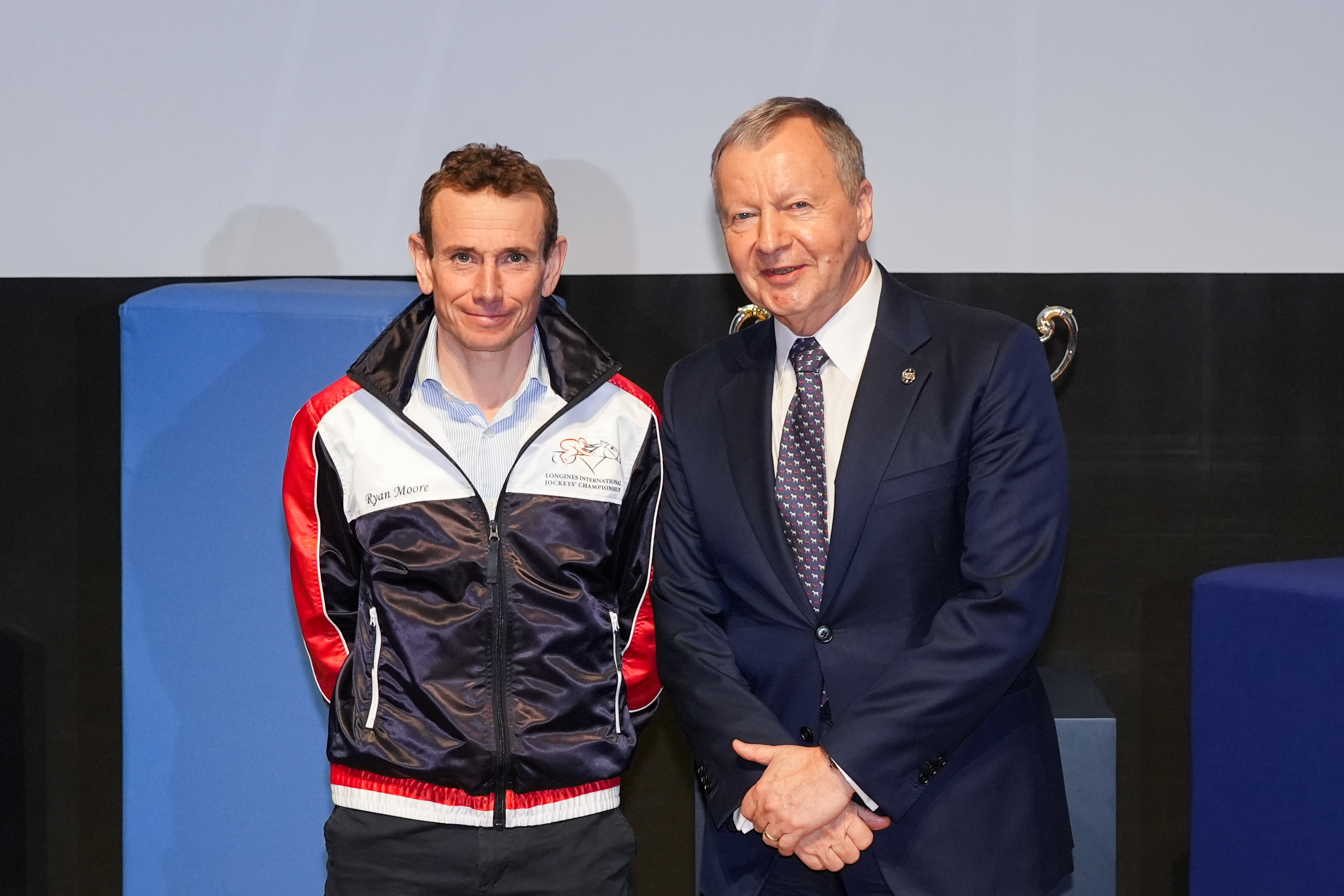 莫雅與香港賽馬會行政總裁應家柏合照