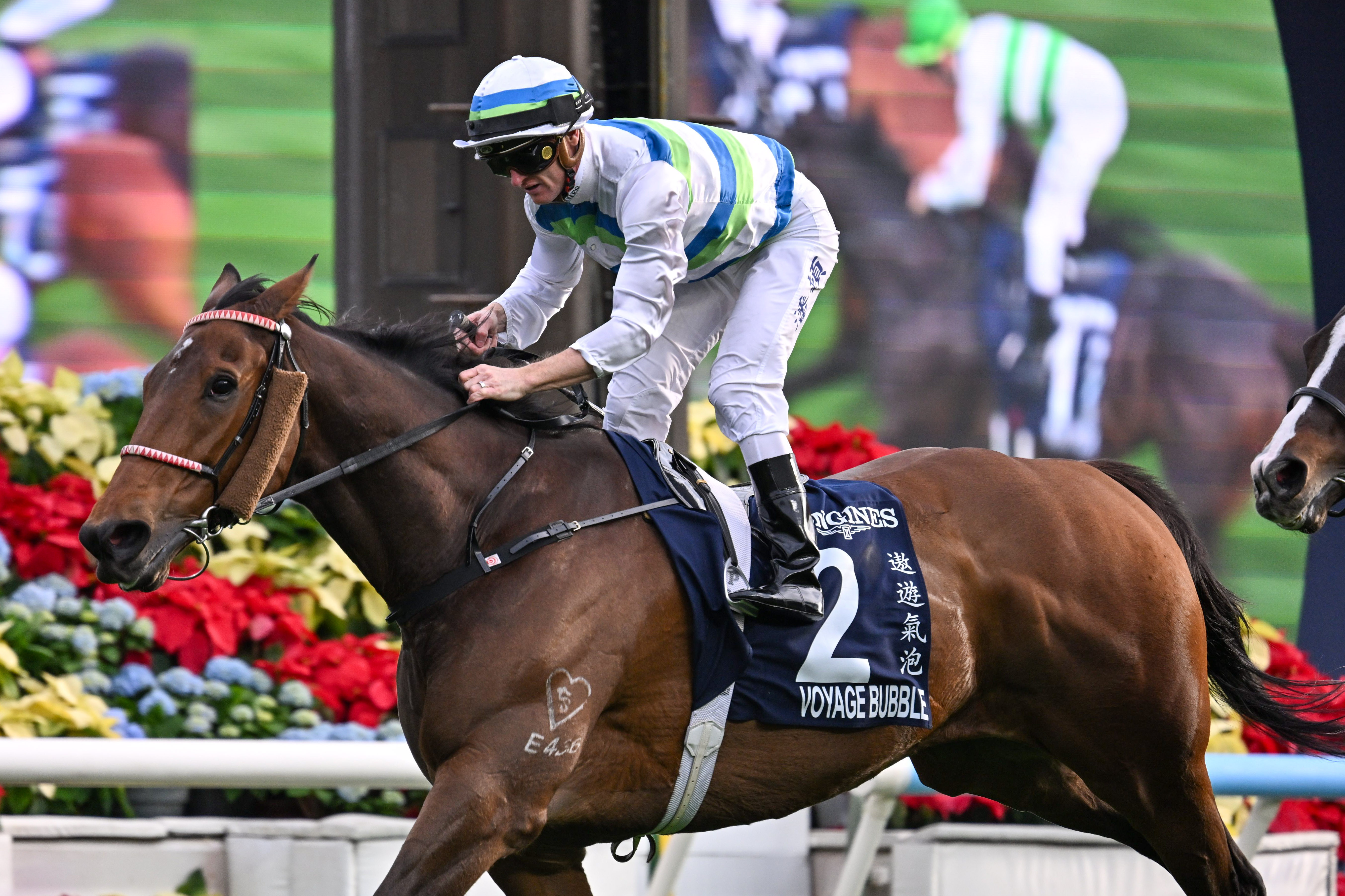 「遨遊氣泡」揚威一級賽浪琴香港一哩錦標，摘下第六項一級賽冠軍