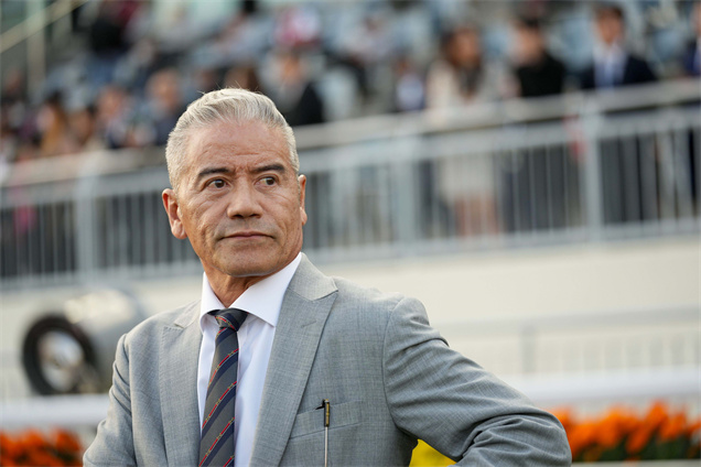 告東尼迄今以騎師及練馬師身分合共十次攻下渣打冠軍暨遮打盃