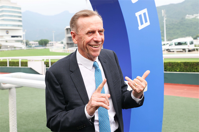 蔡約翰慶祝「星際快車」的勝利