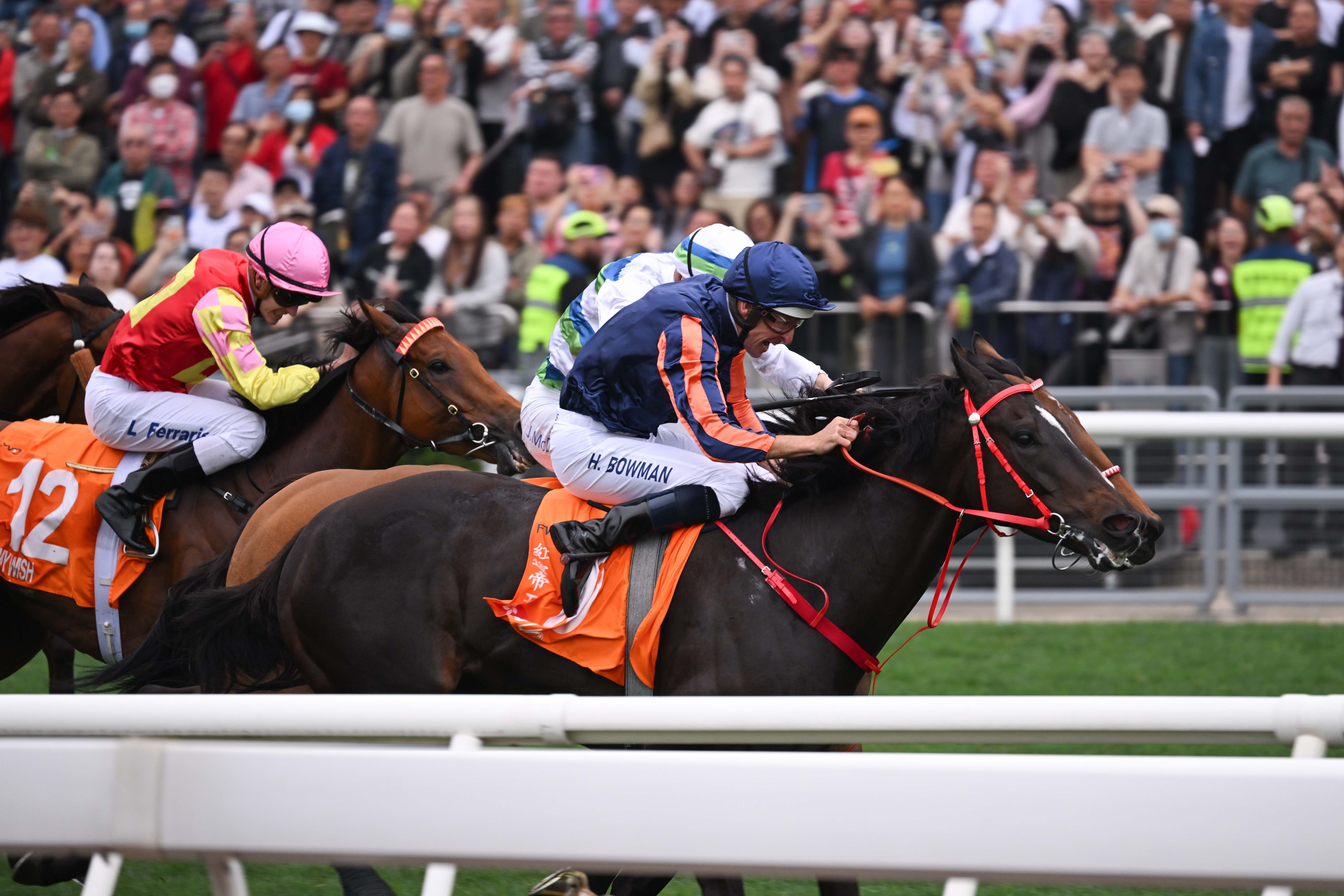 「紅運帝王」是蔡約翰派出爭逐總獎金高達五百三十五萬港元的沙田錦標（1600米二級賽）的三駒之一