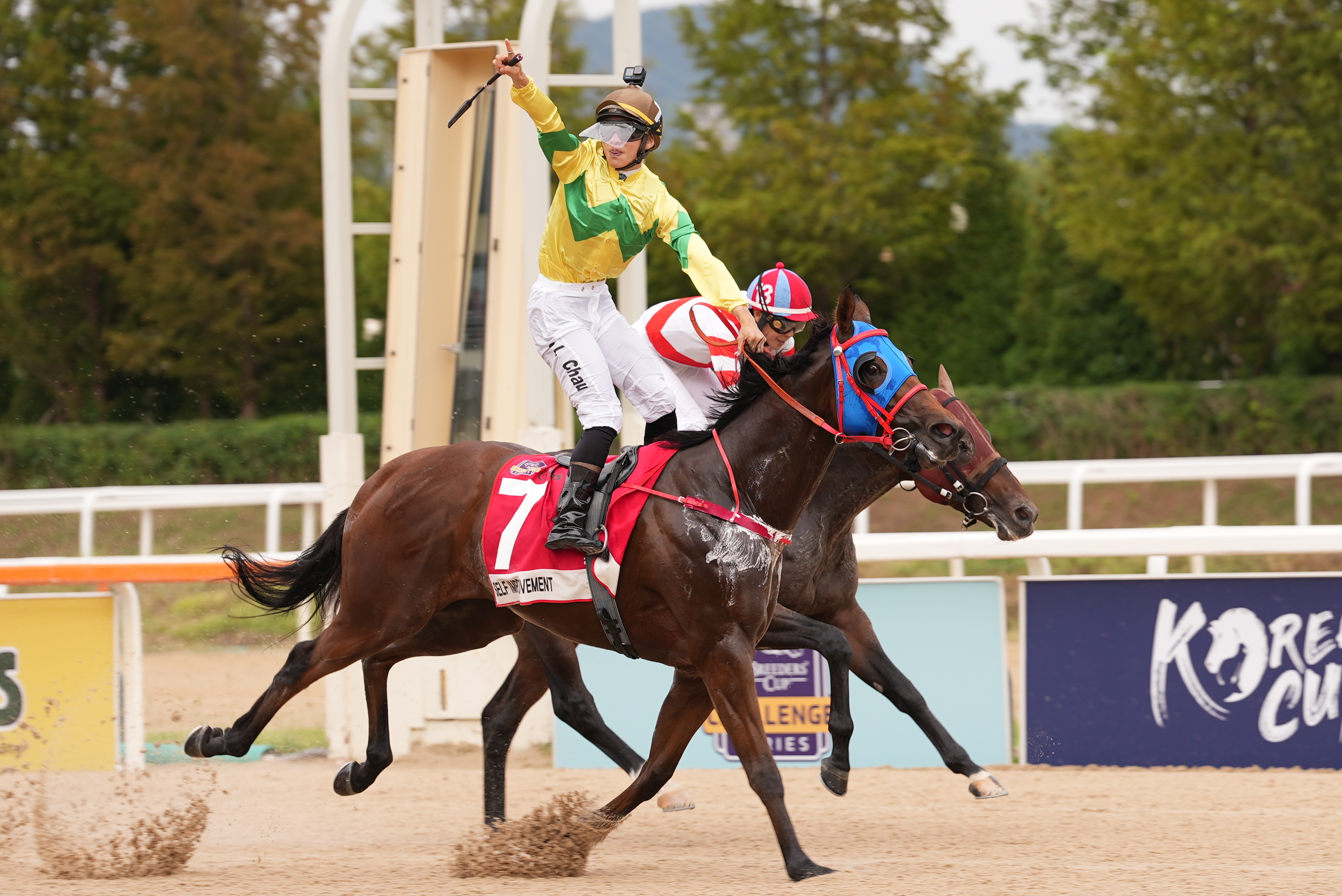 「自強不息」遠征南韓在周俊樂胯下成功報捷