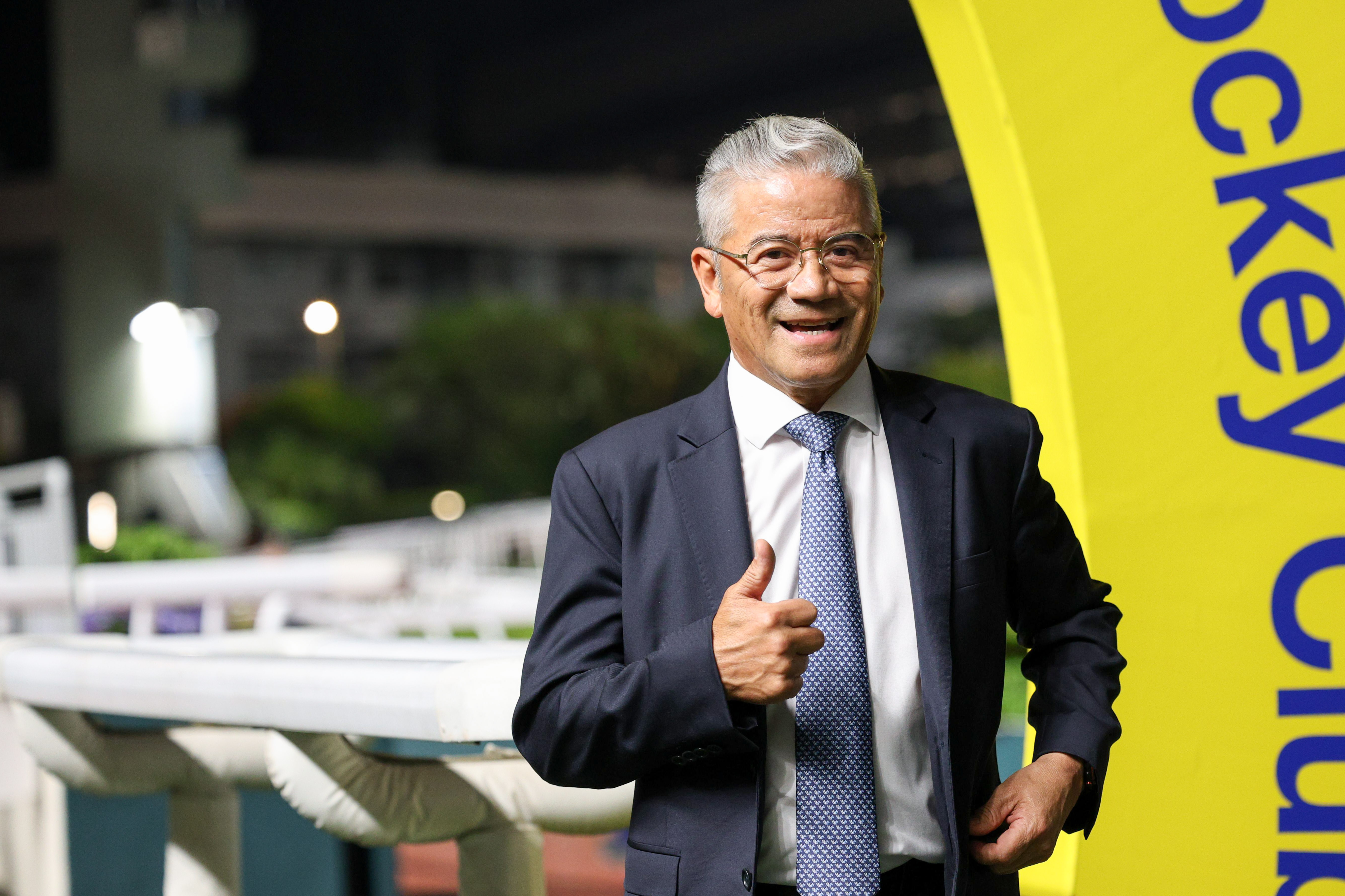 告東尼憑「八駿福昇」贏得他在港從練的第一千六百場頭馬。