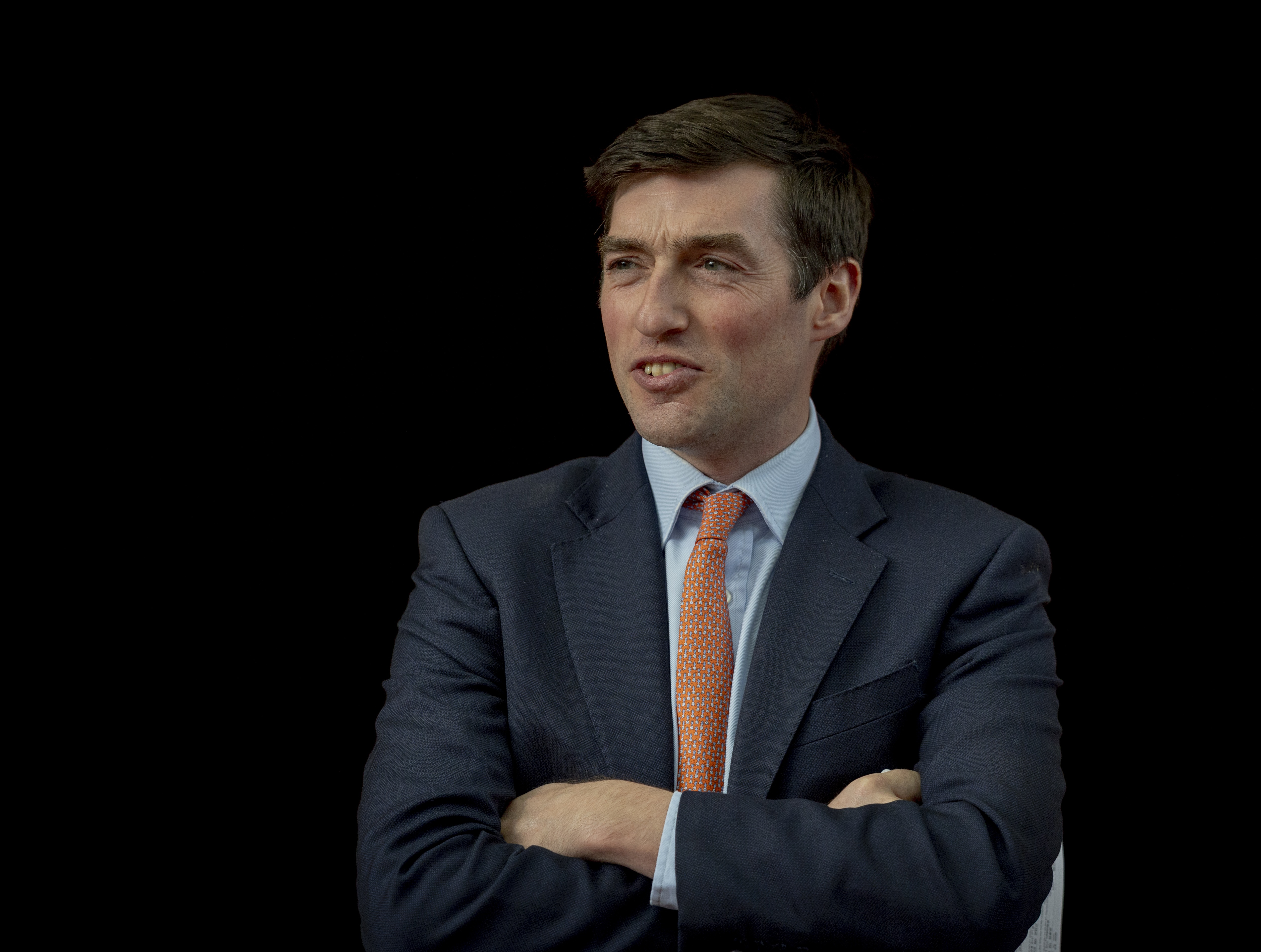 「港邊小區」即將重臨沙田角逐一級賽富衛保險冠軍一哩賽。練馬師游孝廉表示，「港邊小區」今次將首度以香港作為遠征的主要目標，而非途中的其中一站