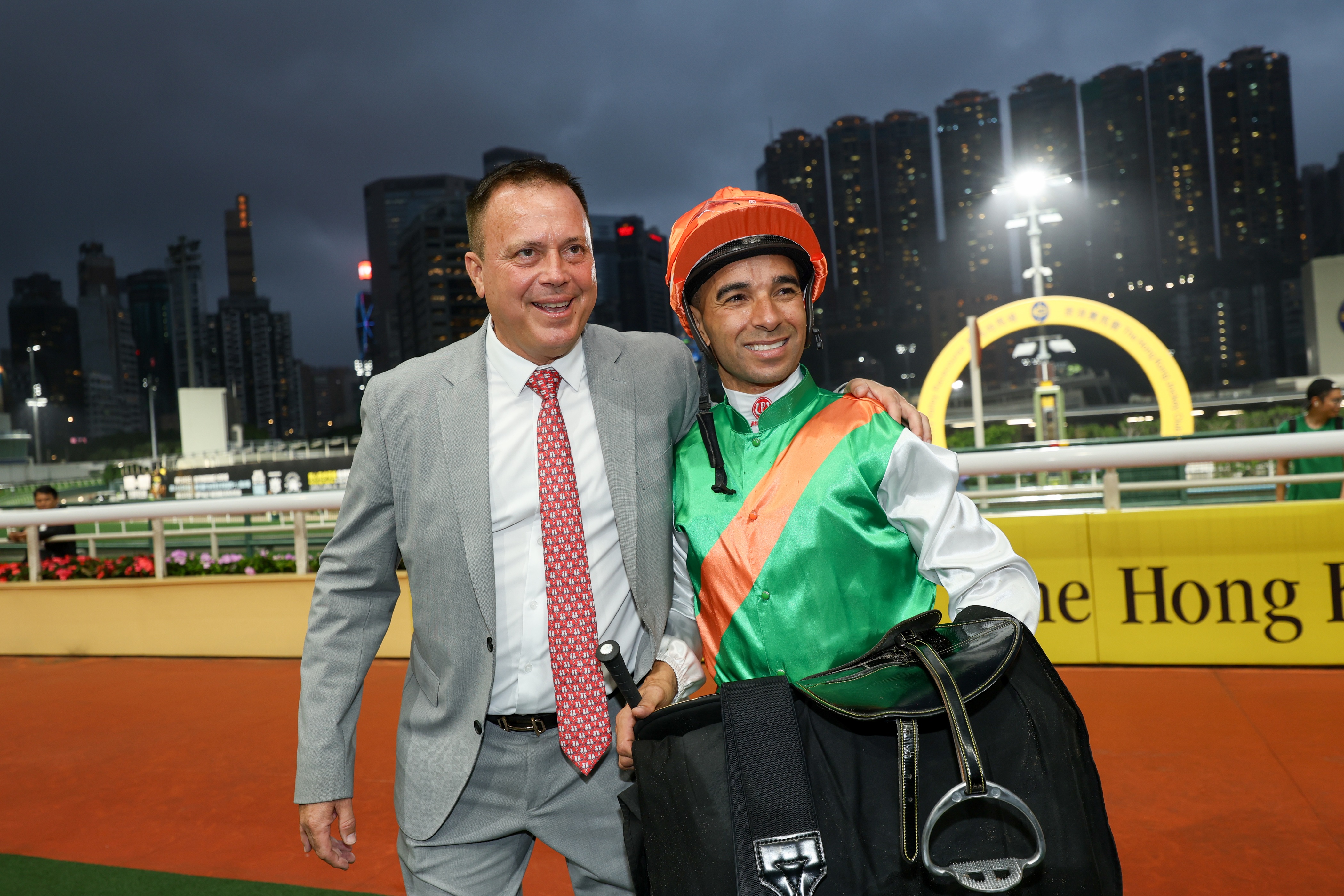 莫雷拉（右）重返香港策騎，為方嘉柏爭奪冠軍練馬師寶座注入一大動力