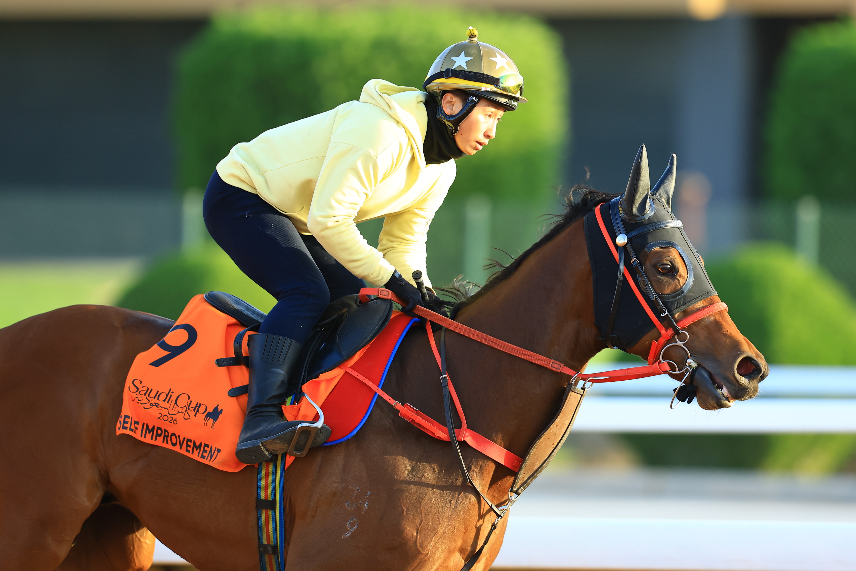 「自強不息」在沙特阿拉伯維雅德的泥地跑道上操練