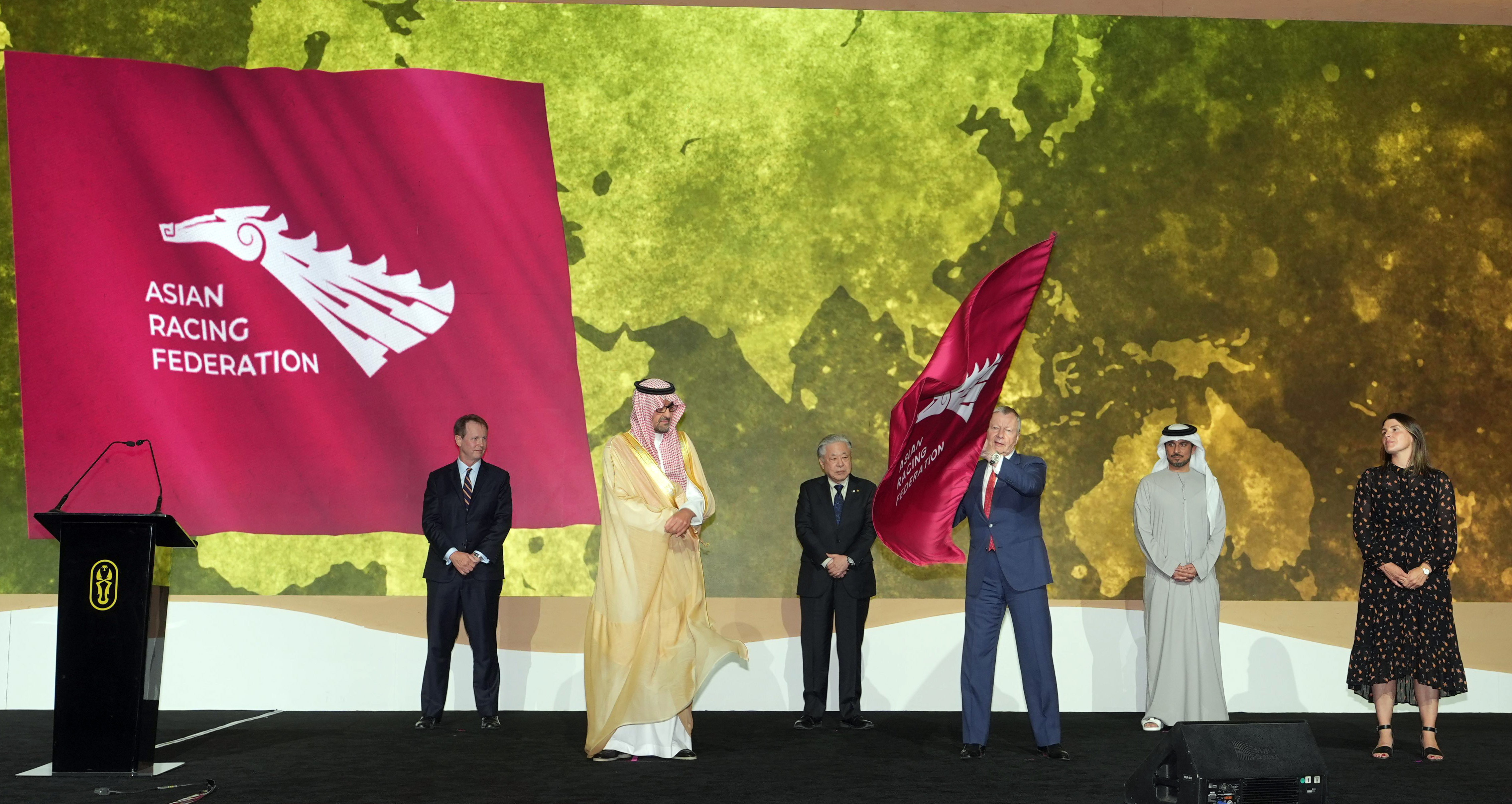 亞洲賽馬聯盟主席兼香港賽馬會行政總裁應家柏先生在亞洲賽馬會議閉幕禮上致辭