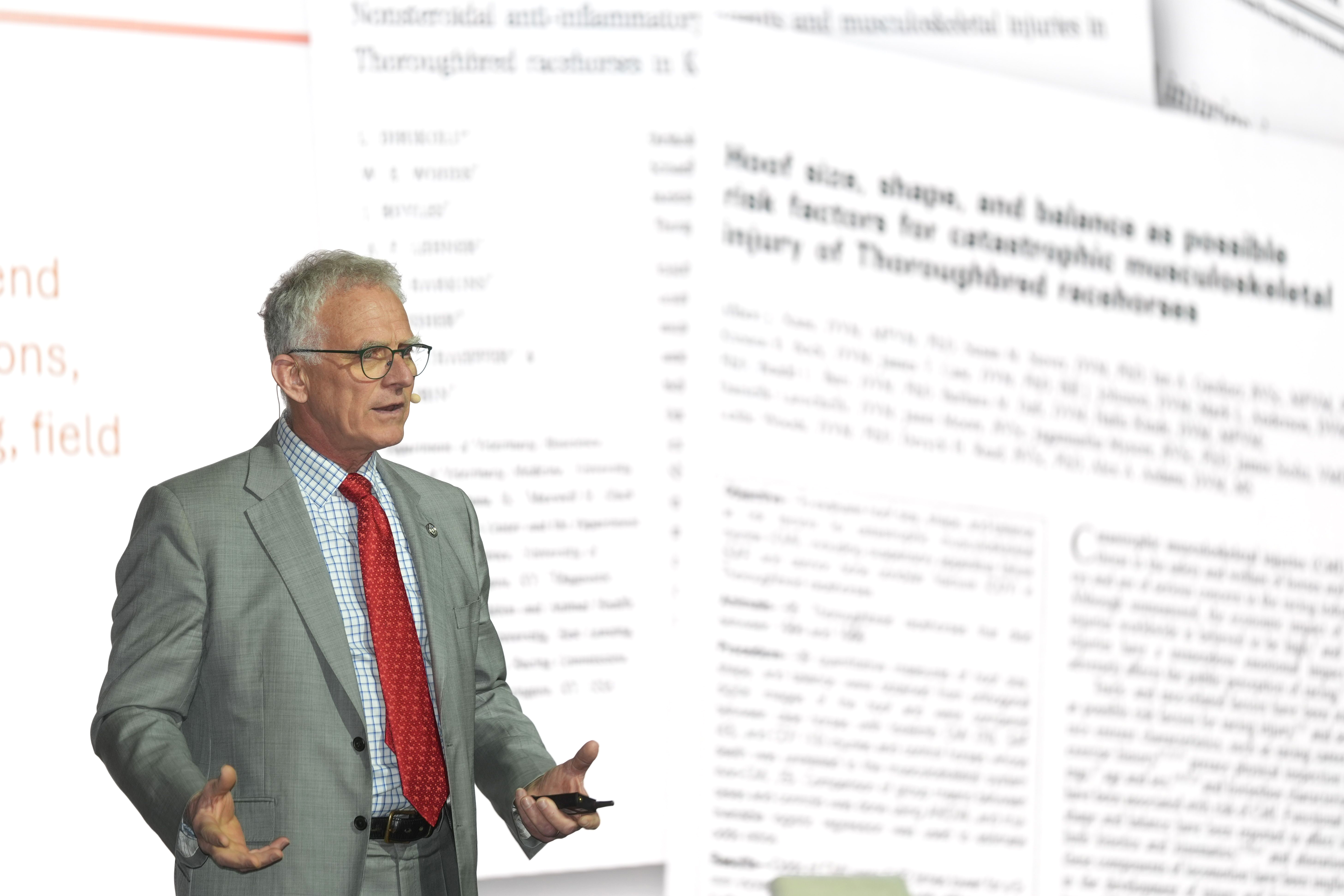 香港賽馬會馬匹福利研究基金總監兼內地獸醫聯繫事務總顧問李恪誠醫生，在維雅德舉行的第四十一屆亞洲賽馬會議上分享洞見