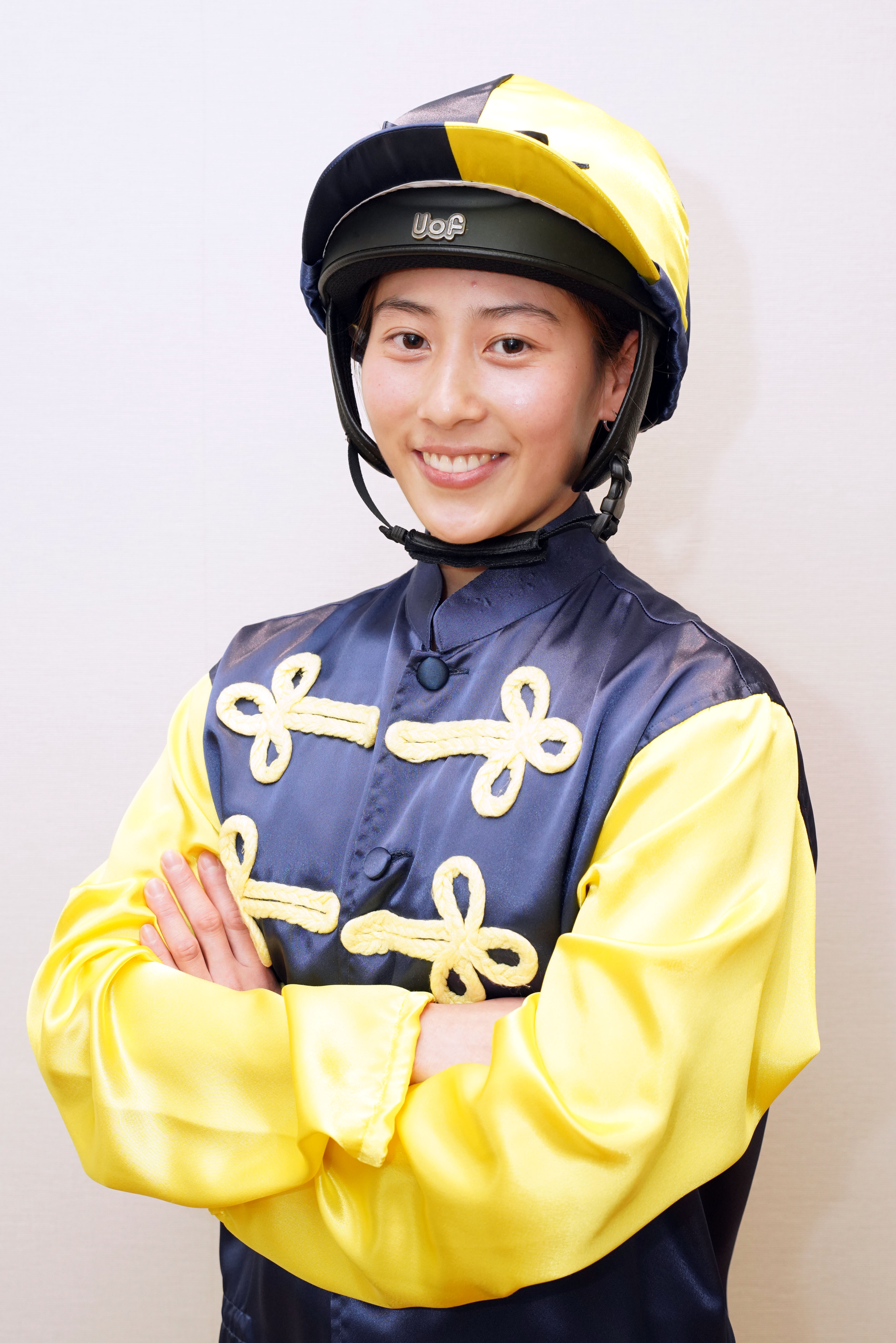 在巡遊匯演期間，馬會馬術隊成員林立信（圖5）及馬會見習騎師黃寶妮（圖6），將現身馬會花車上，沿途與市民拜年