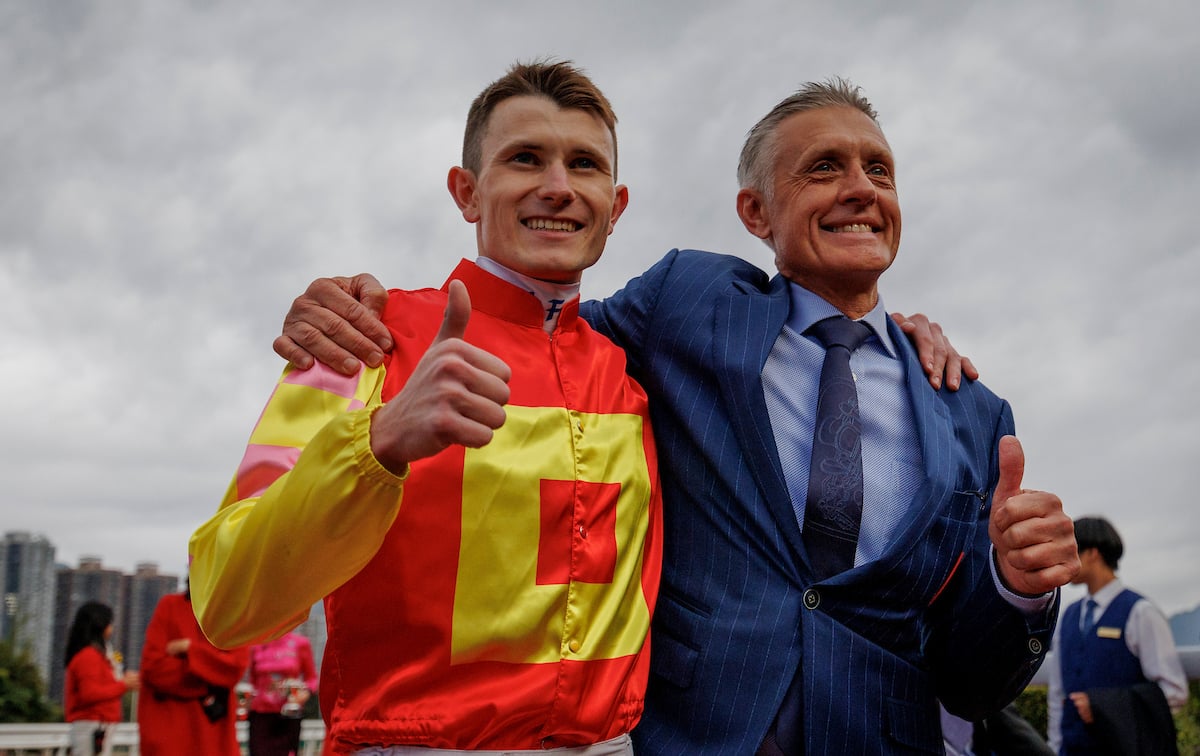 廖康銘慶祝「祝願」在四歲馬經典賽事系列報捷