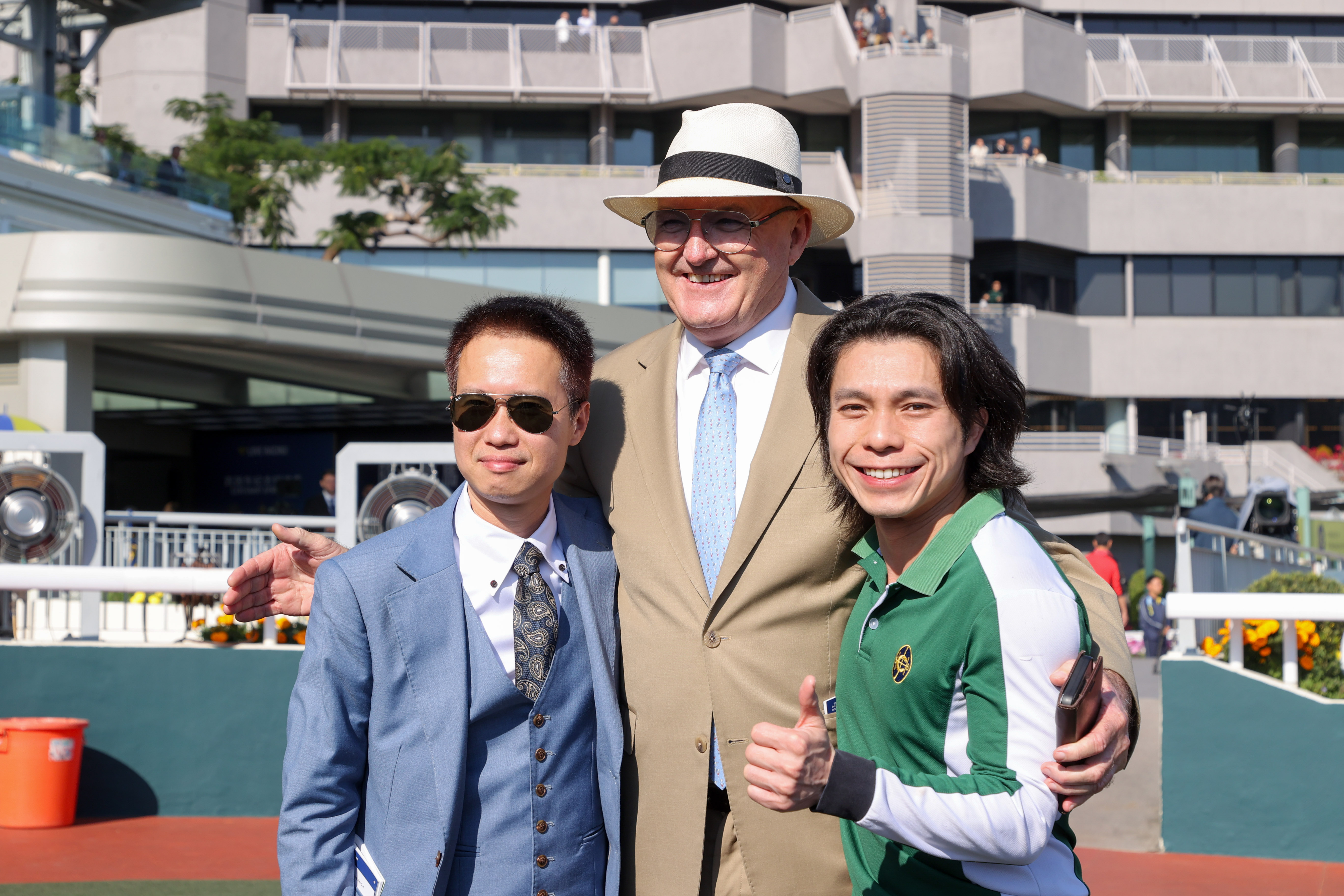 「嘉應高昇」攻下一級賽百週年紀念短途盃後，大衛希斯興奮祝捷