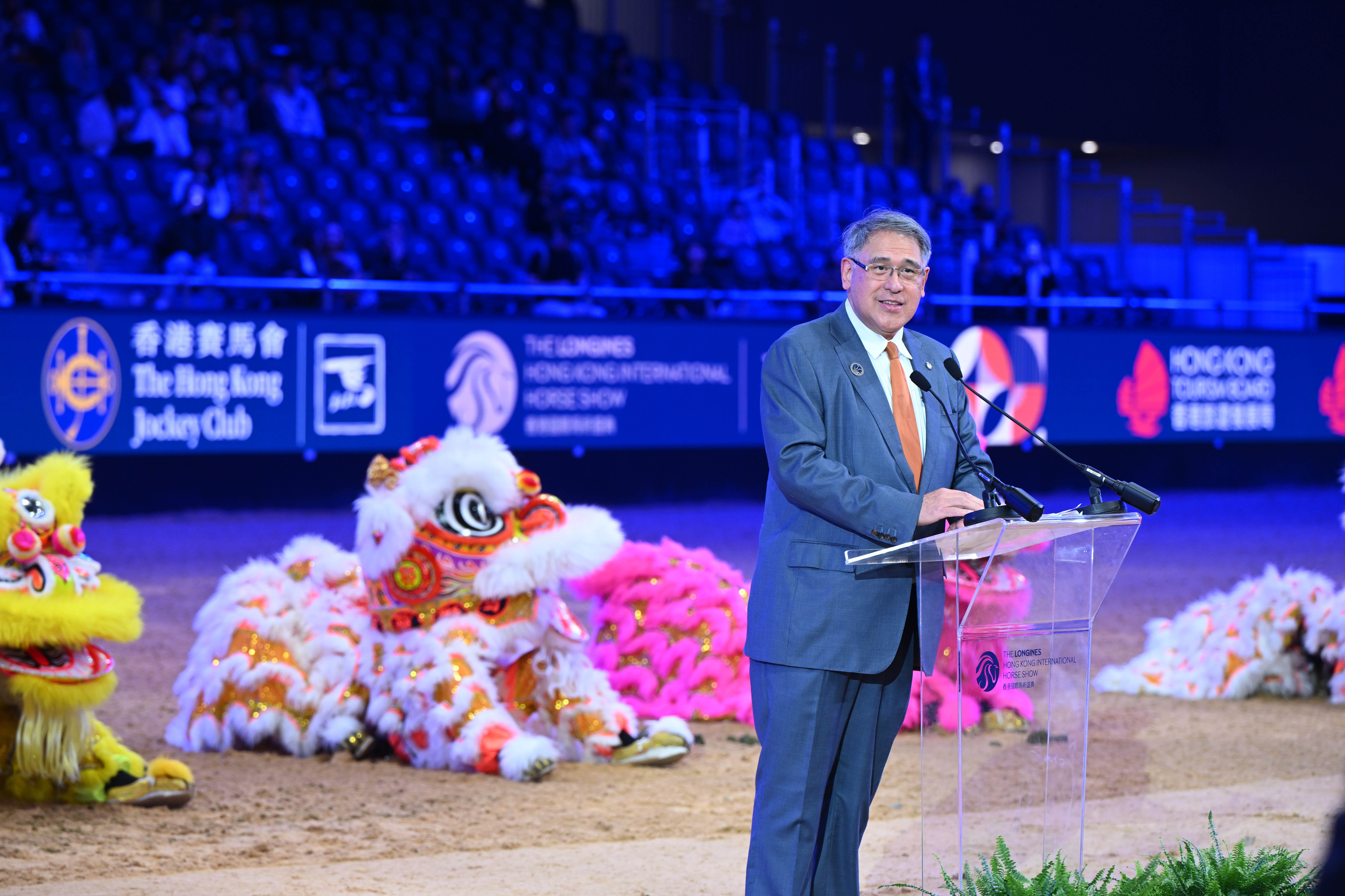 香港賽馬會副主席兼浪琴香港國際馬術盛典主席及中國香港馬術總會會長黃嘉純表示，香港一直是世界級國際體育和娛樂中心，尤其在馬匹運動發展擔當重要角色