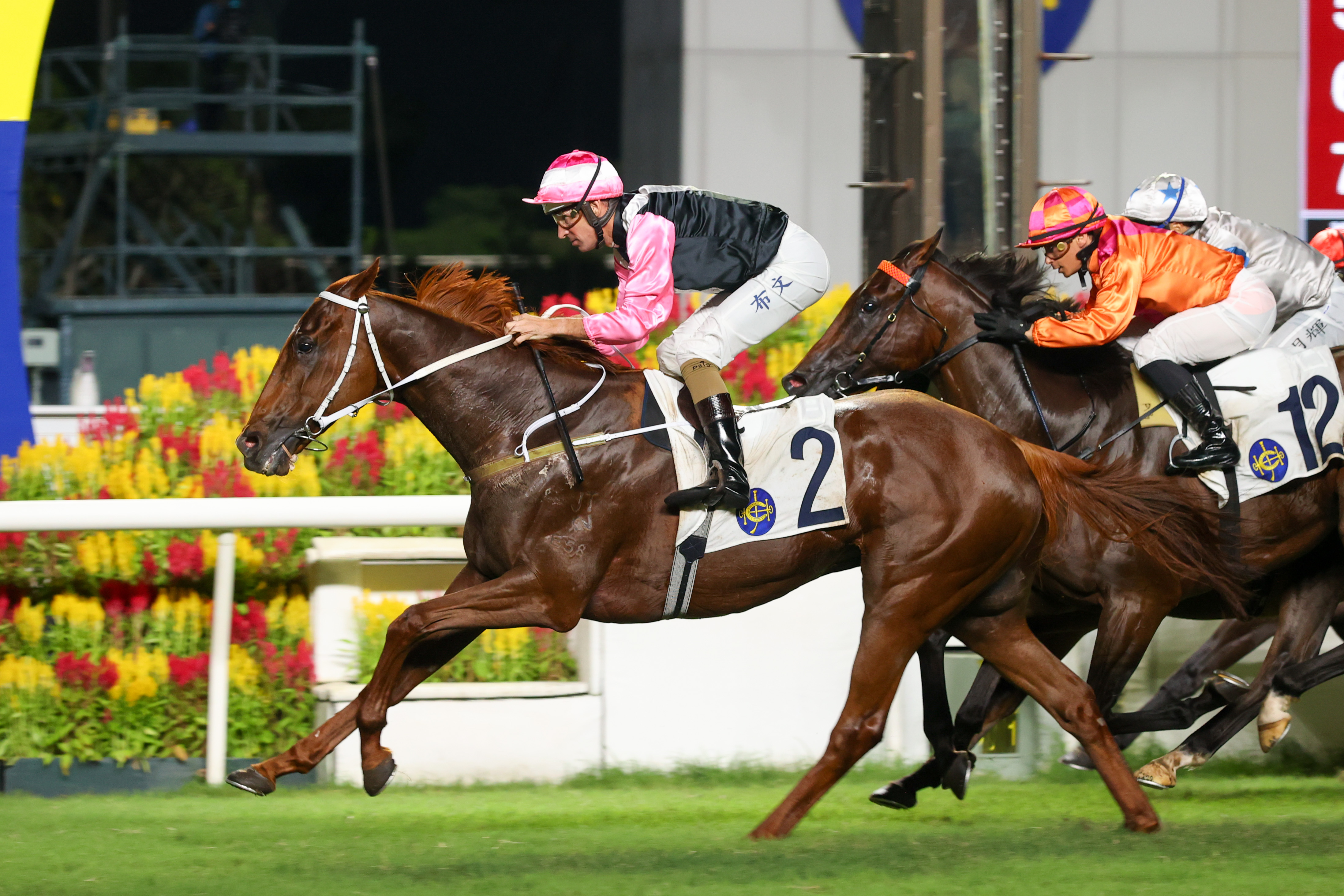 「美麗同享」後上攻下第一班香港馬主協會錦標讓賽（1600米）
