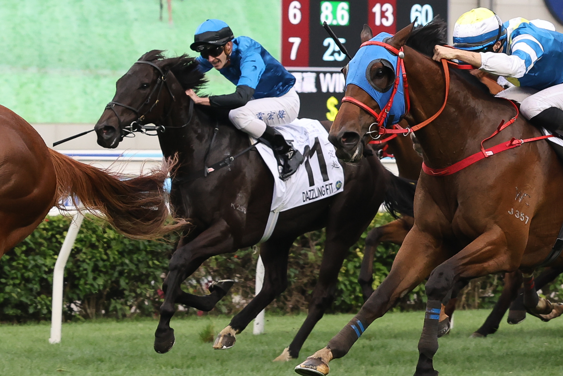 「一定超」在香港經典盃以52倍冷門身分取得接近的第五名，今仗將增程角逐2000米的寶馬香港打吡大賽