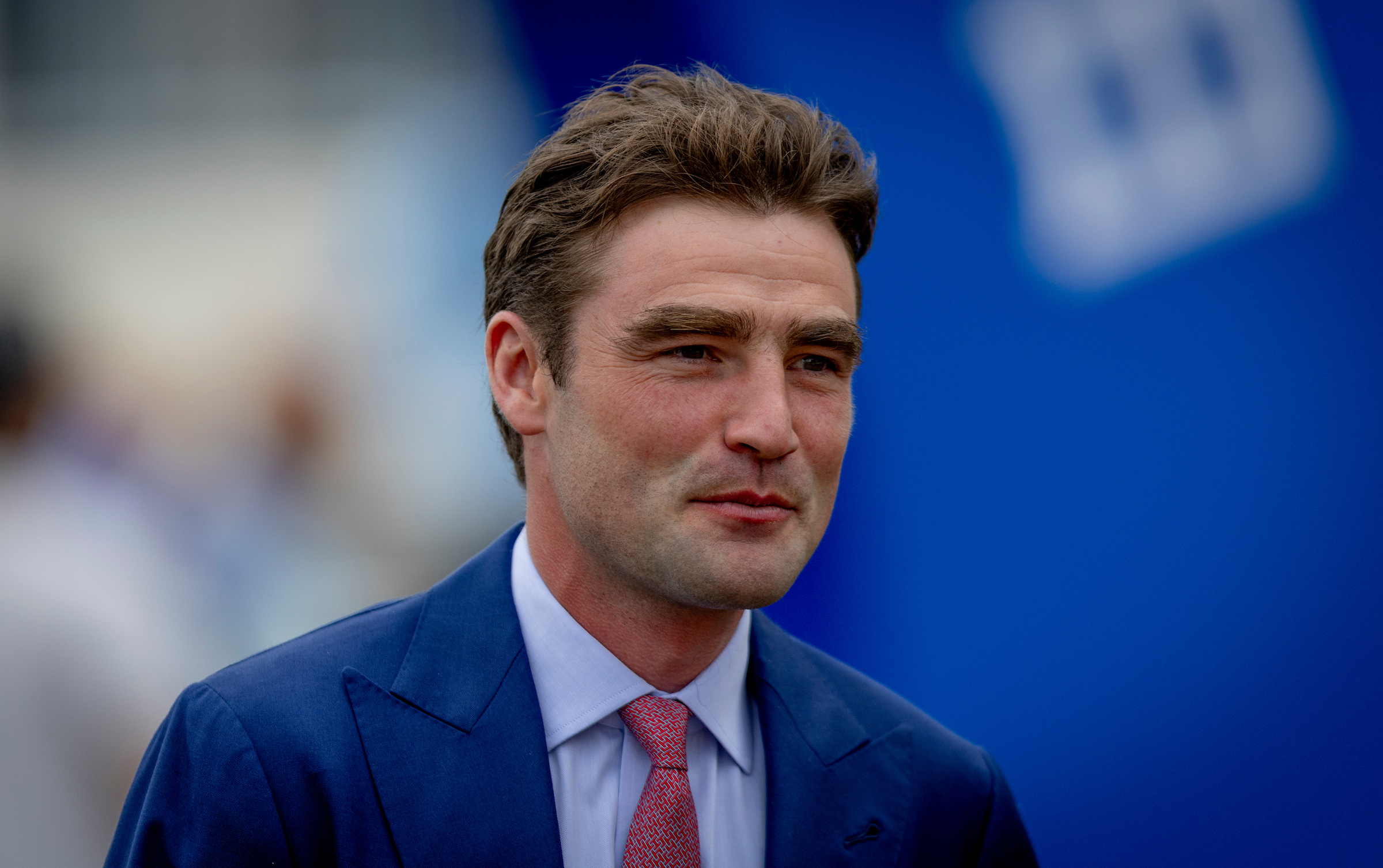 游達榮麾下的「一定超」及「紫荊傳令」角逐今屆寶馬香港打吡大賽時均會從外檔起步，令爭勝難度提高。