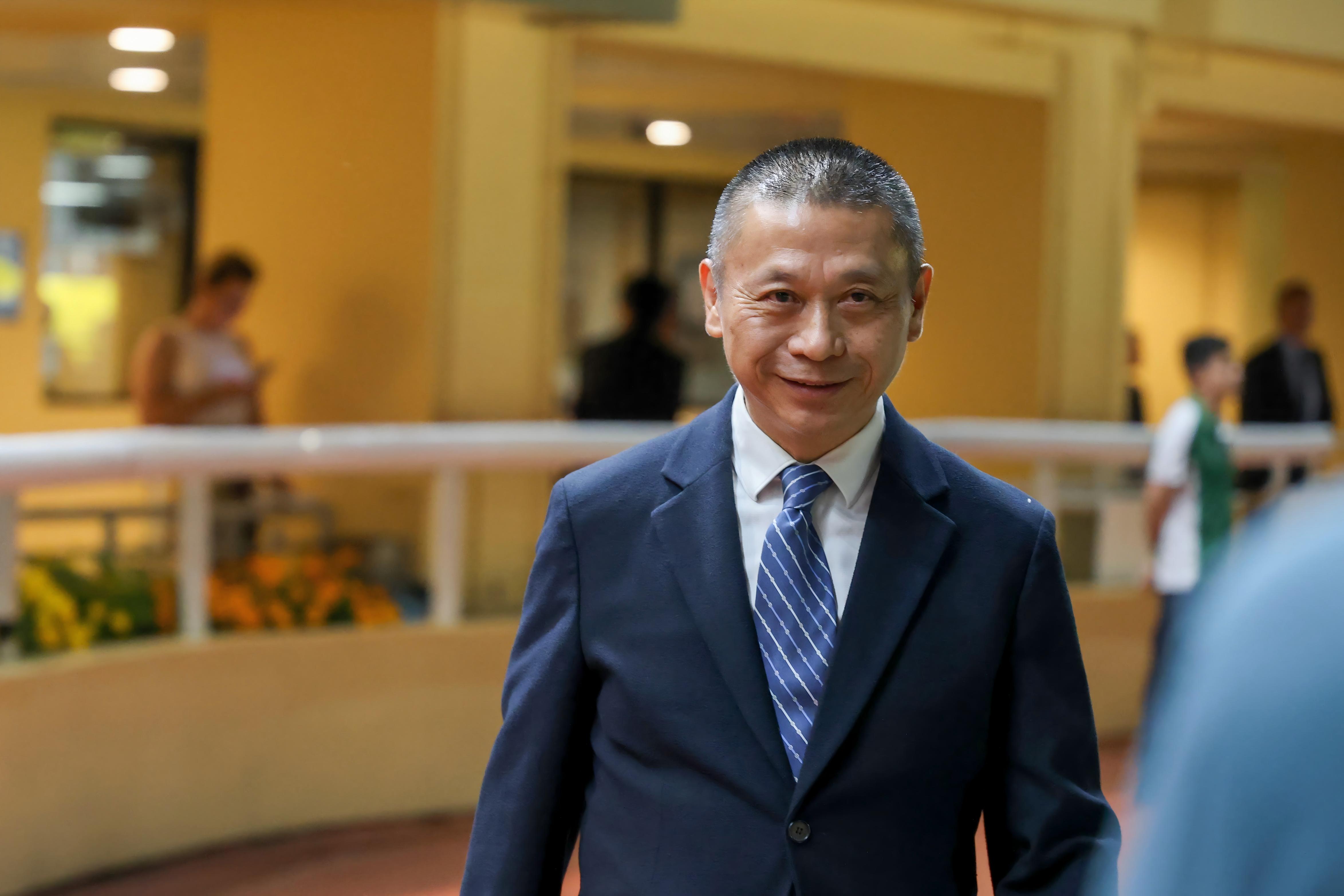 沈集成大演帽子戲法，進佔練馬師榜首位。