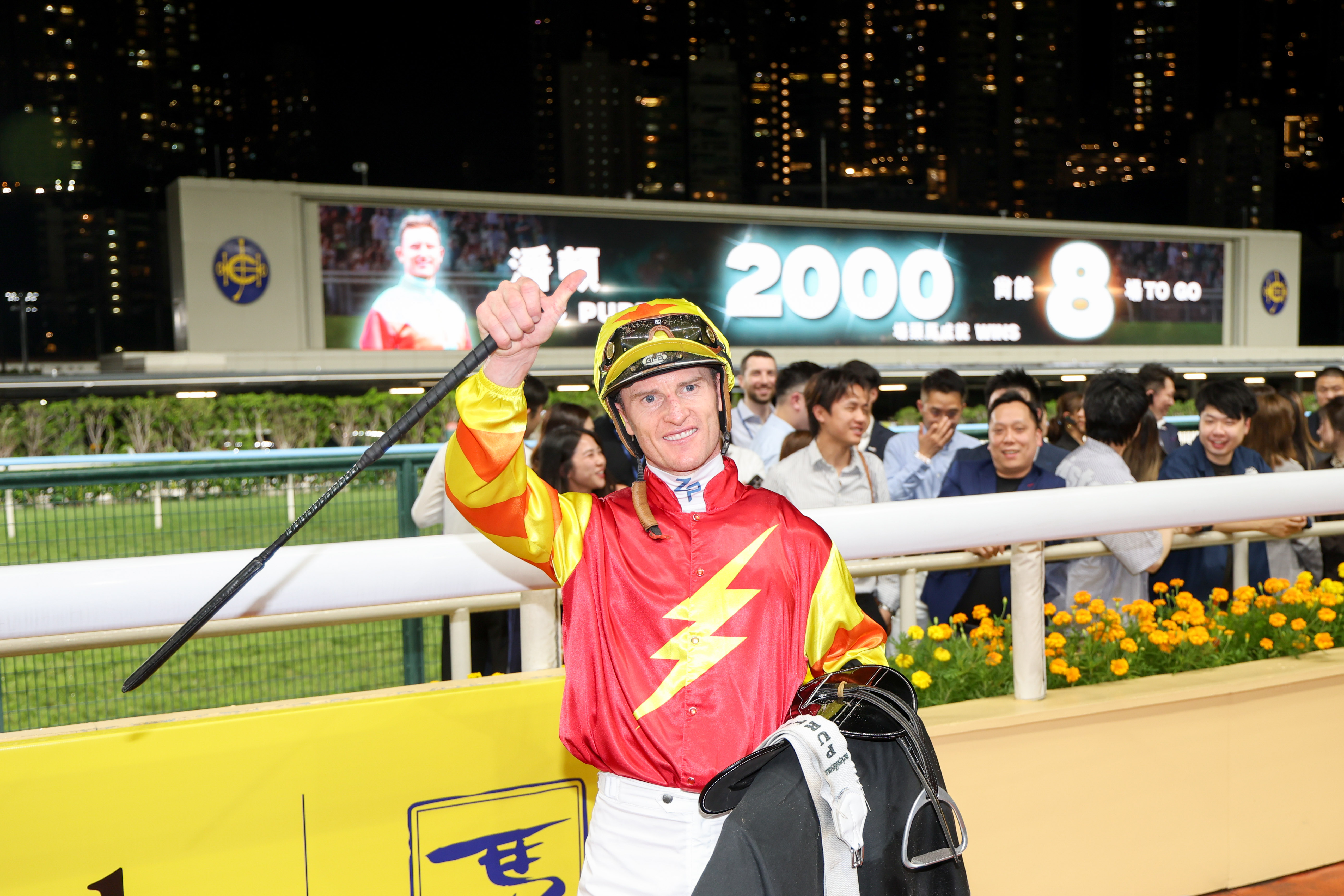 潘頓慶祝兩勝頭馬。