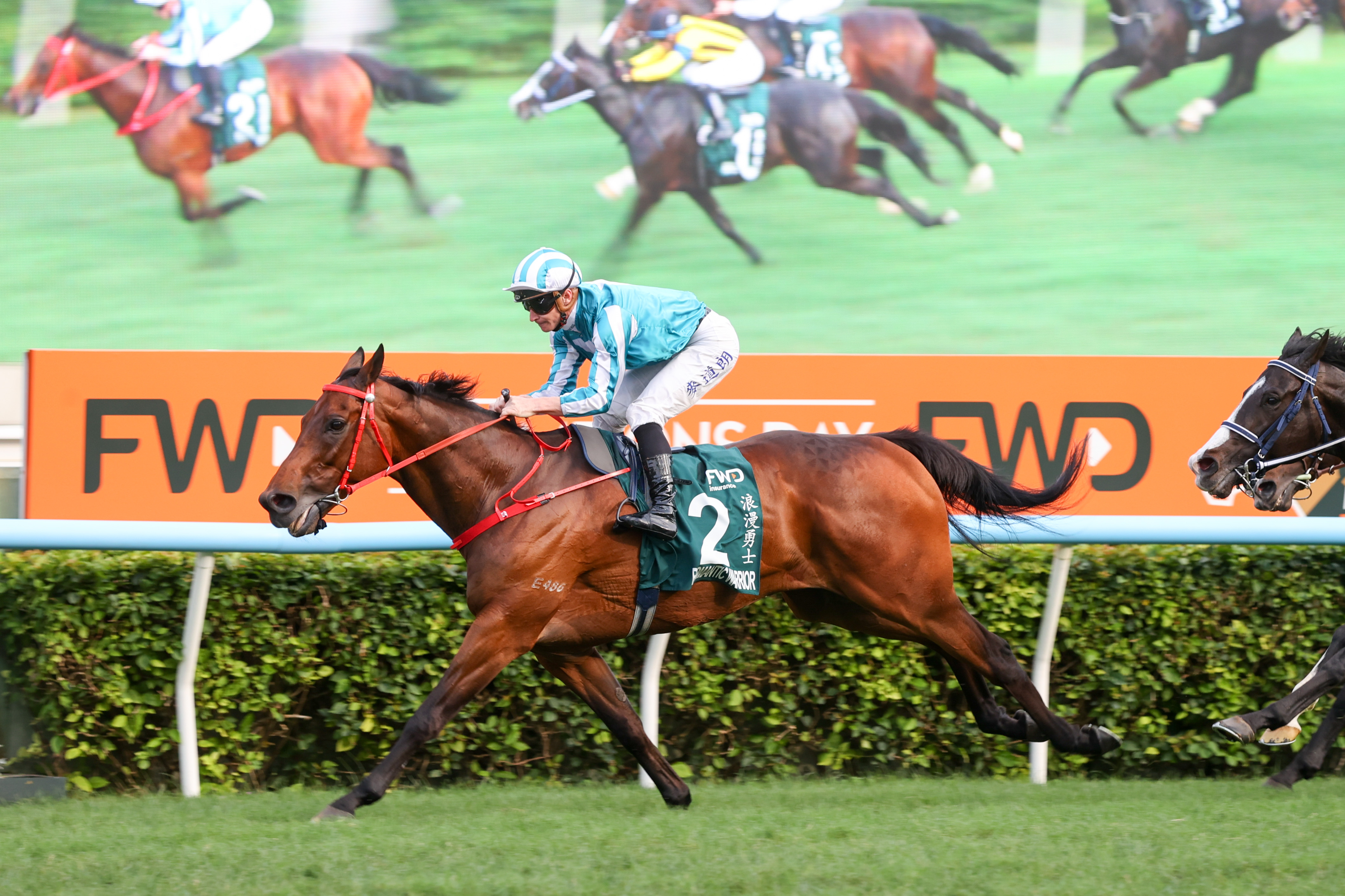 「浪漫勇士」季內已勝出三冠大賽首兩關一級賽董事盃及花旗銀行香港金盃，如能在渣打冠軍暨遮打盃中報捷，便成為香港賽馬史上另一匹三冠王